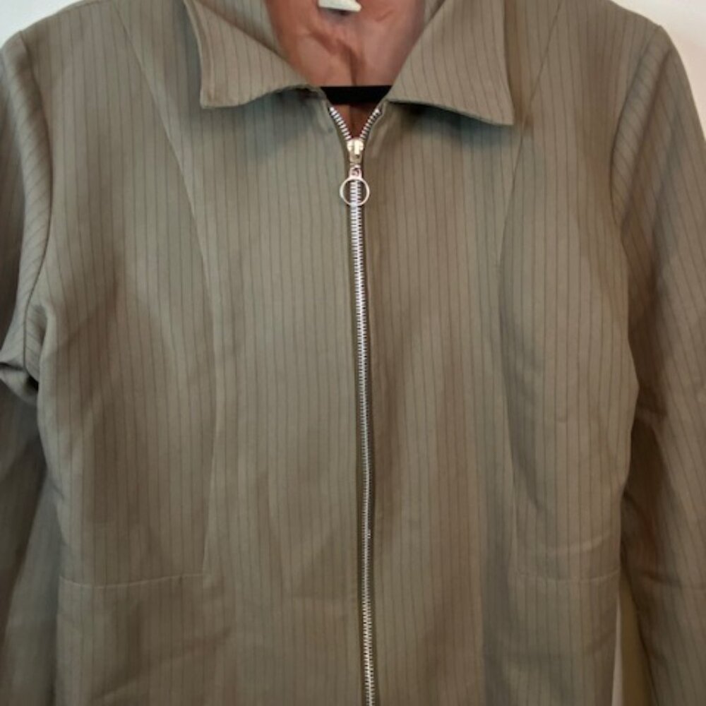 Tracy Evans tan with brown stripe lines - Picture 2 of 7
